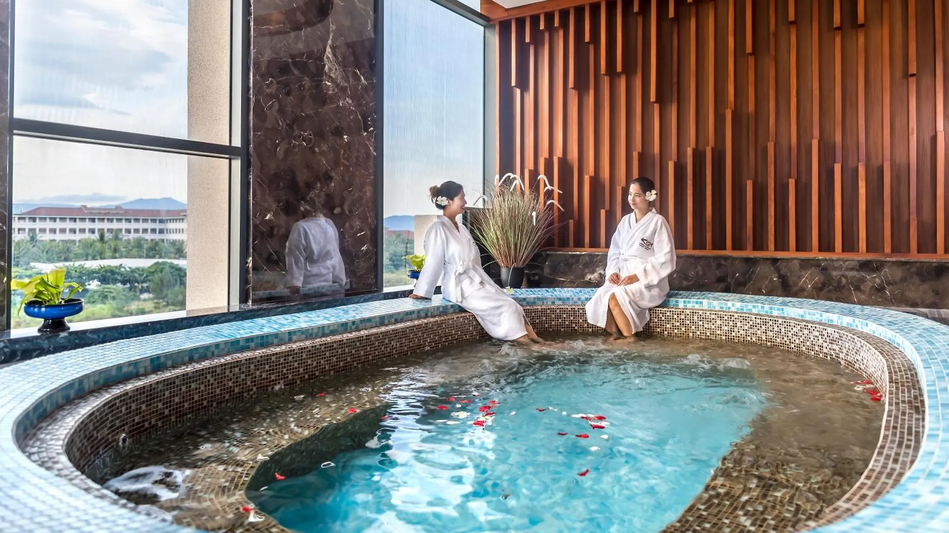 Koi Resort & Residence Da Nang